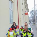 Misie i Pszczółki wysyłają listy do Świętego Mikołaja 🙂  Jest to jeden z elementów autorskiego programu ’ Moja mała Ojczyzna’ , w trakcie którego dzieci poznają miejsca użyteczności publicznej w swojej okolicy.